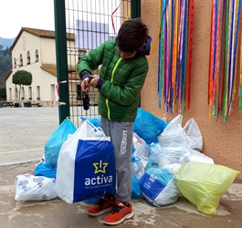 Èxit de la campanya de recollida d'envasos a les escoles de Porqueres per promoure el sistema porta a porta 